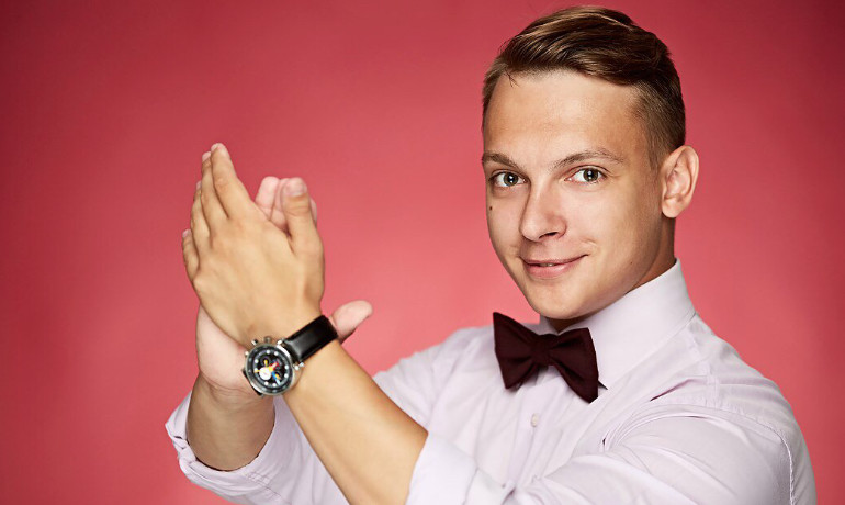 регина лайк брянск. костюм ведущего на свадьбу. тамада на свадьбу брянск. ведущий на юбилей брянск. платья для ведущей свадьбы.